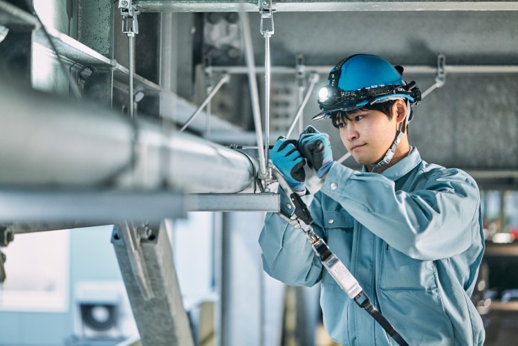 仕事の様子。20代社員が全体の3割います。