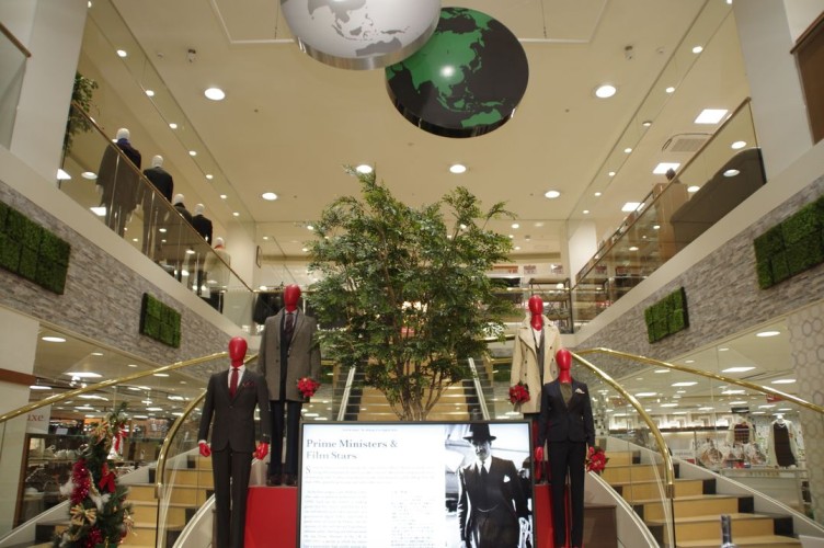 モリワンワールド富山本店正面ディスプレイ