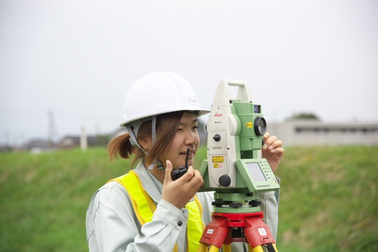 女性技術者も多く活躍しています