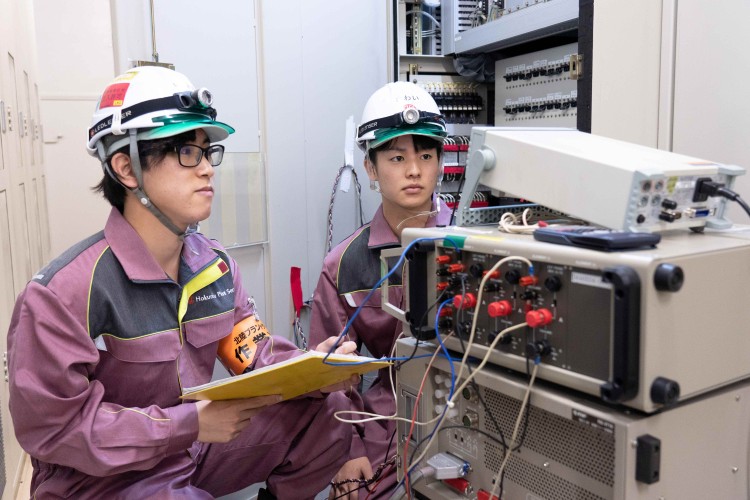電気設備、計測設備の施工風景