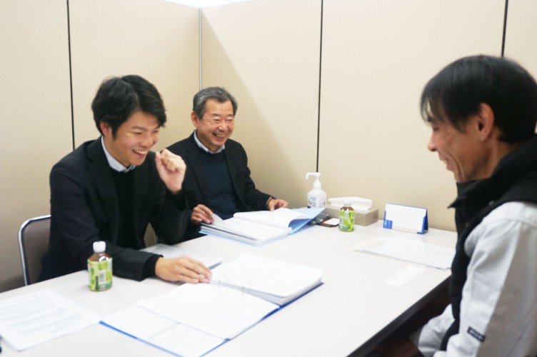 担当先企業での定期訪問