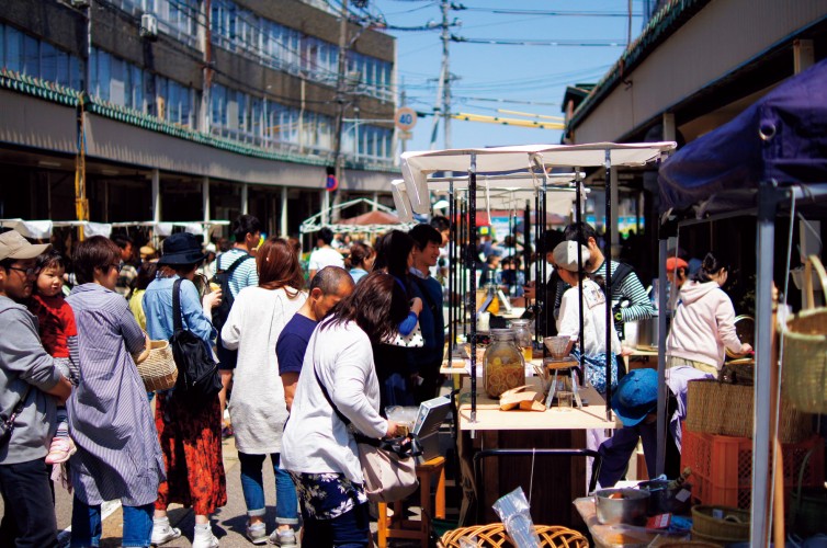 氷見では、氷見の暮らしにふれることのできるイベントが度々催され、賑わいを見せています。人と人とのつながりは、新しい出会いや感動を生む魔法のようなもの。そんな一つ一つの交流がエネルギーになって、まちを元気にしていきます。