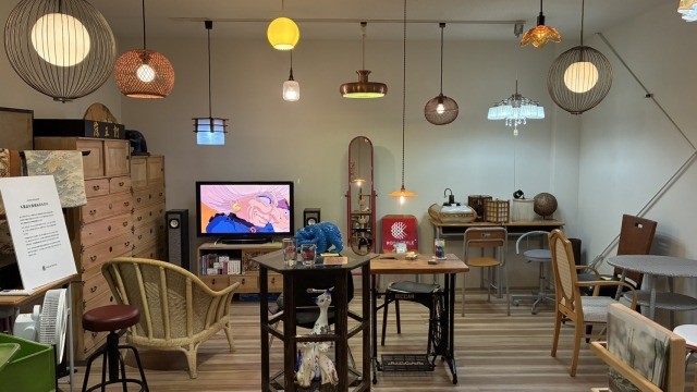 店頭2階ギャラリースペース