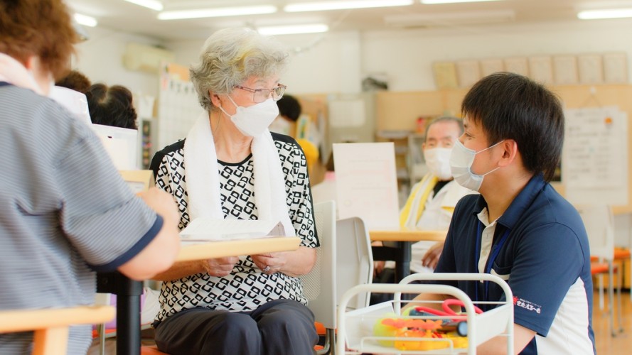 ≪介護事業部≫地域貢献度No1の業界！お客様の気持ちに寄り添いお話し、一緒に楽しみ、感謝される。SHOEIの介護事業部が大切にしているのは、心を豊かにする介護です