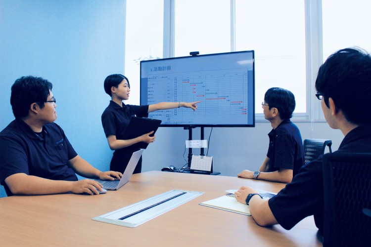 営業部ミーティング中