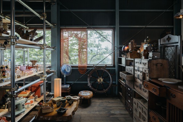 店頭2階の昭和レトロな景色