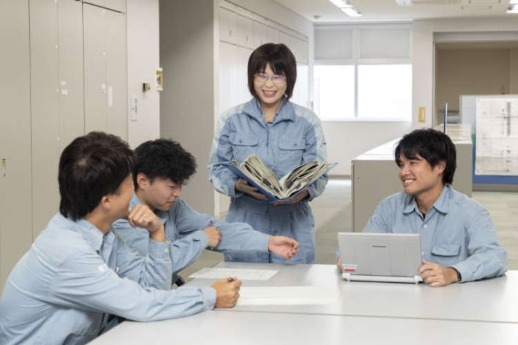 働く様子④