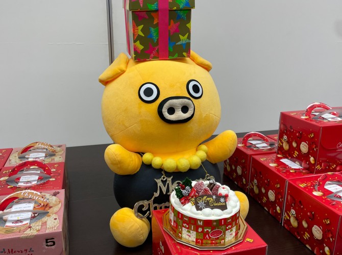 福利厚生♪ 社員1人ずつにクリスマスケーキをプレゼント！