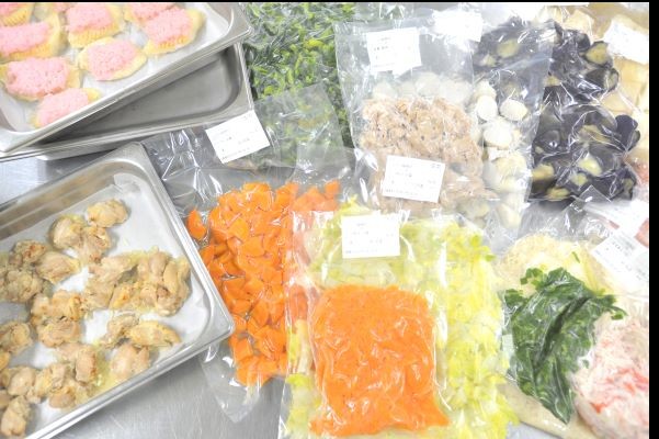 高岡工場ではクックチル製品（チルド食）を製造しています。