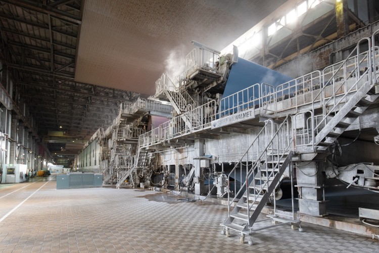 当社で最大のN１号抄紙機では日産500トンの生産能力があります