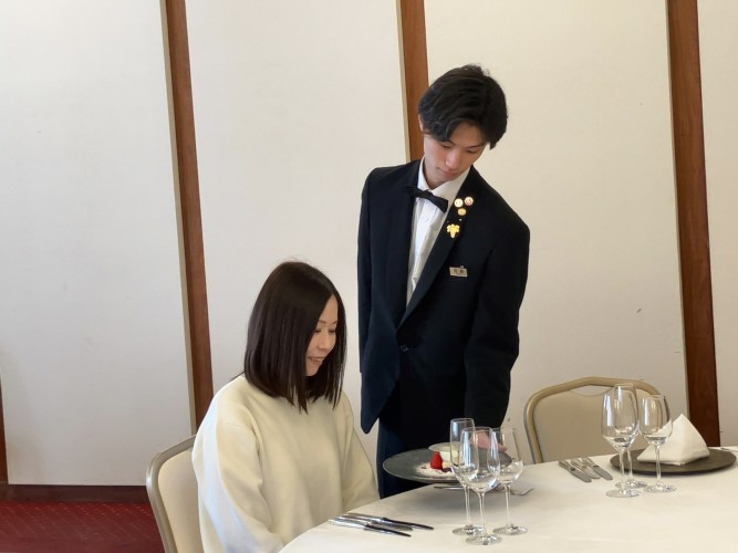 フロアスタッフ