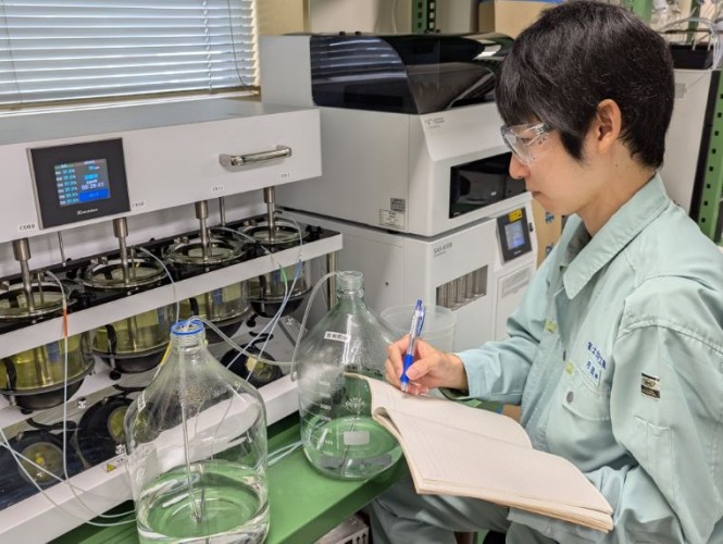 製剤開発部　業務風景