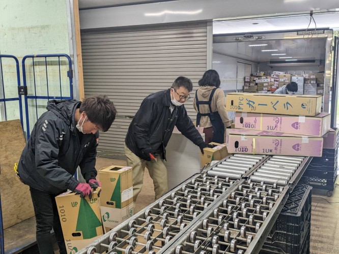 週3回、大阪から新鮮なお花が入荷し、その日のうちに各店に納品されます。