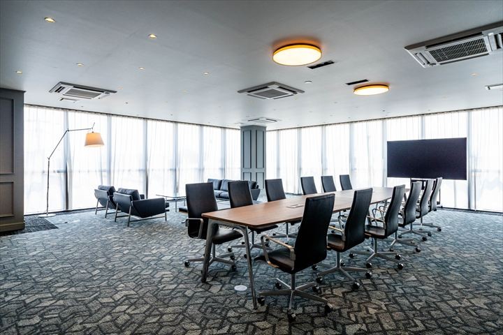 社内外の打ち合わせを行う、本社ミーティングルーム