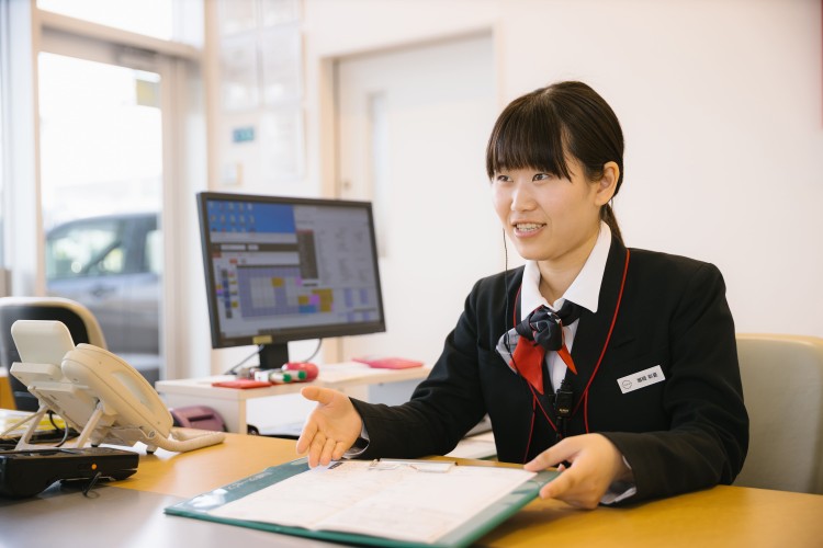 お客様が大事にされている愛車を長くお使いいただくために、最適なサービス商品提案を行っています。