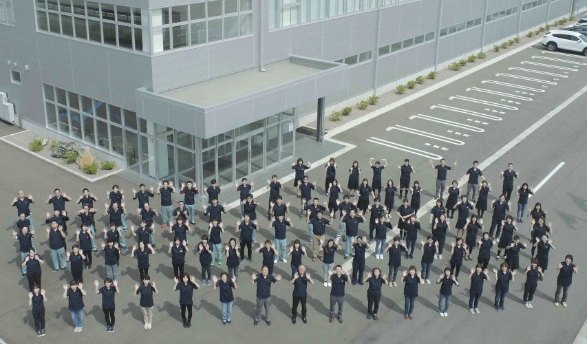 新社屋竣工記念の全体写真