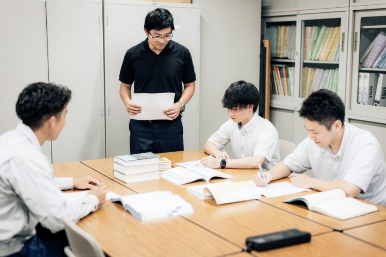 先輩社員の研修