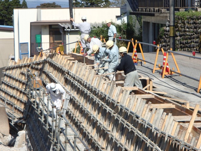 100年の歴史を紡いできたベテラン社員からの技術承継