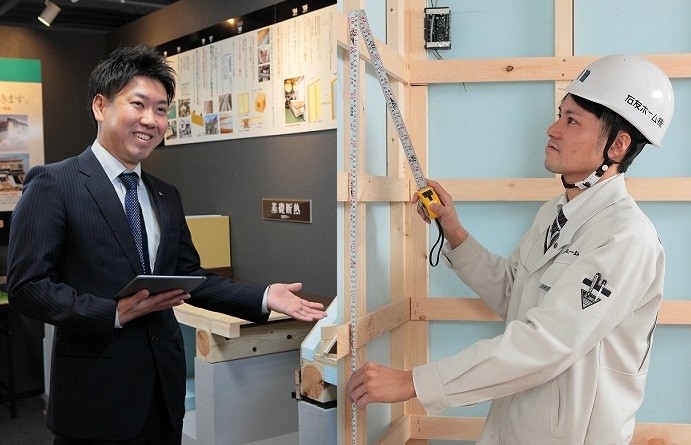 営業社員、施工管理社員